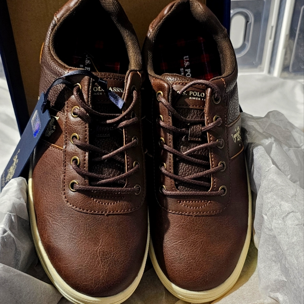 Size 6 youth/mens, brown, loafer